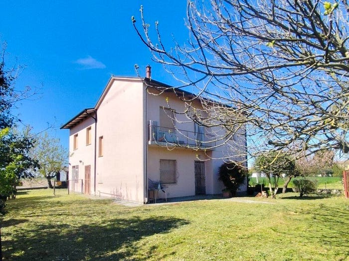Casa con 6 locali in vendita in Via Glorie, Bagnacavallo