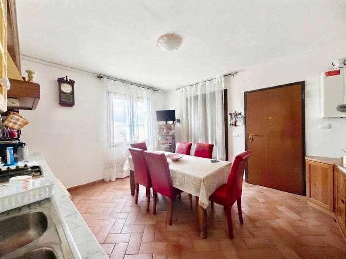 Appartamento trilocale in vendita in Centro, Peccioli