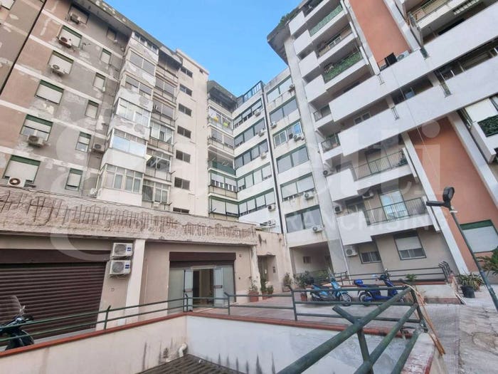 Appartamento quadrilocale in vendita in Via Caduti Sul Lavoro, Tommaso Natale, Palermo