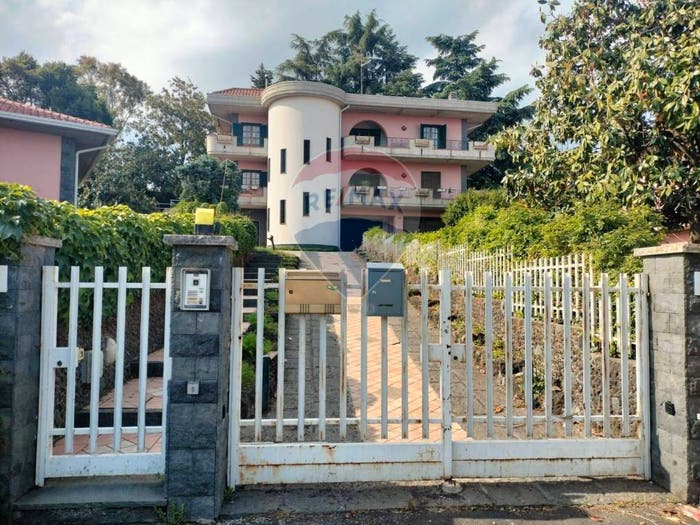 Appartamento con 6 locali in vendita in via etnea, Centro, Pedara