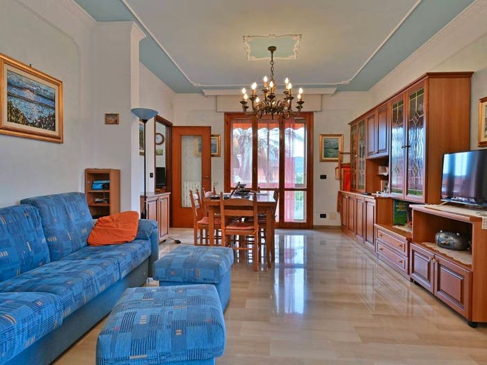 Casa con 5 locali in vendita in Piazza Magnolie, Centro, San Bartolomeo al Mare