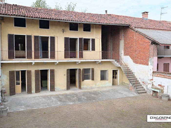 Casa con 6 locali in vendita in Vicolo Boget, San Giusto Canavese