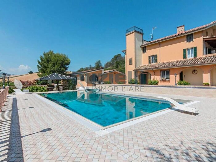 Casa con 6 locali in vendita in Strada Provinciale, Fermo