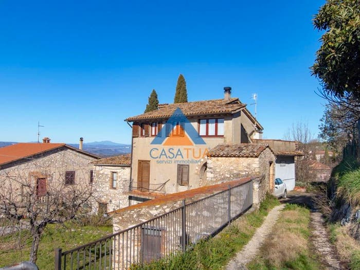 Appartamento con 6 locali in vendita in Via Cesare Battisti, Montecchio