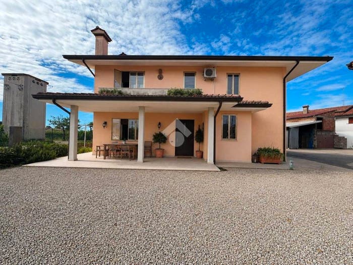 Casa con 6 locali in vendita in Via Antonio Canova, San Rocco, Giavera del Montello