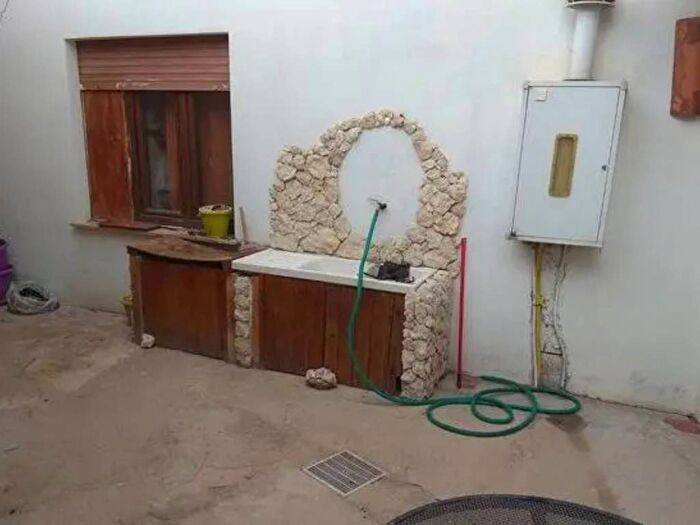 Casa con 6 locali in vendita in via Grazia Deledda, Laerru