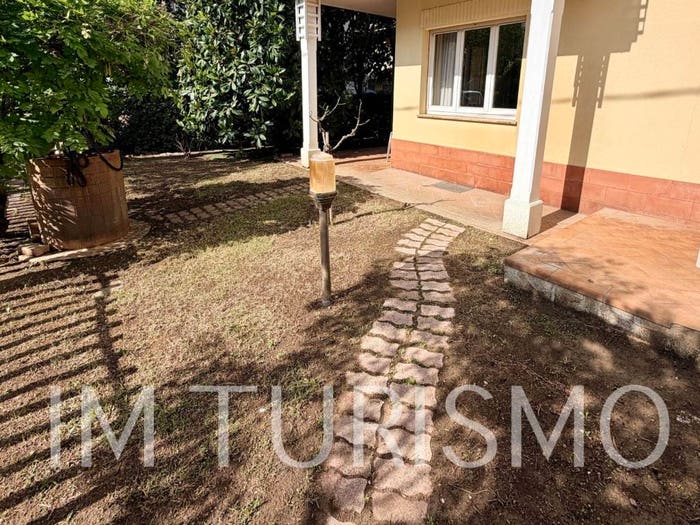 Casa con 6 locali in vendita in Viale Cortemaggiore, Parco, Riccione