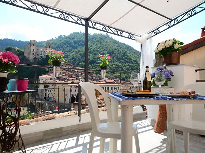 Casa con 6 locali in vendita in Dolceacqua