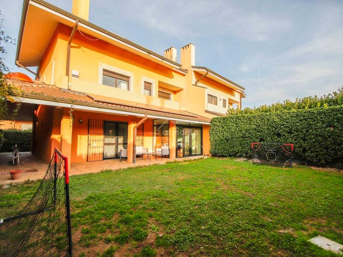 Casa con 5 locali in vendita in Via Robassomero, Centro, Ciriè