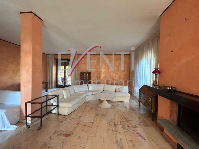 Casa con 6 locali in vendita in VIA DAVICO, Collina, Pinerolo