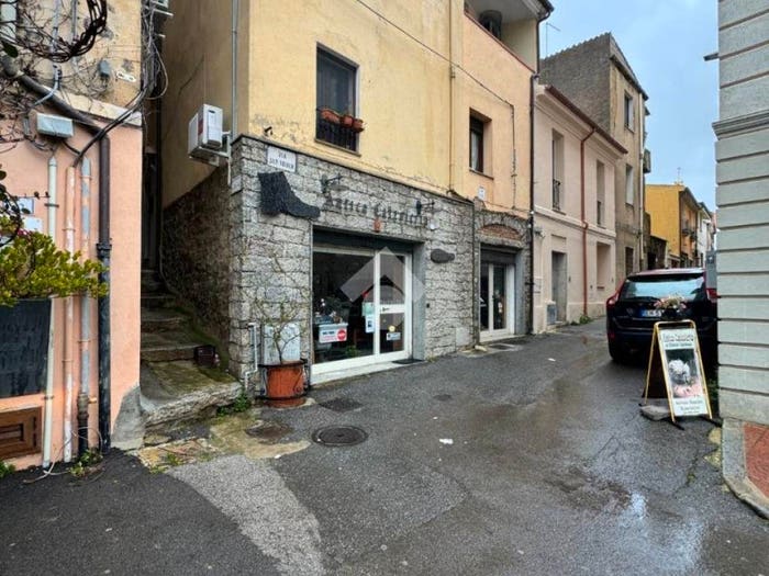 Appartamento trilocale in vendita in Via San Nicolò, Centro, Nuoro