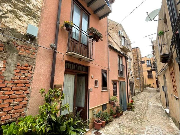 Casa trilocale in vendita in vicolo urbano, Centro, Pollina