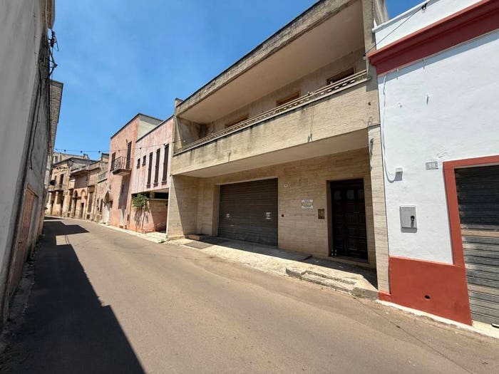Appartamento con 6 locali in vendita in Via E Coletta, PresicceAcquarica