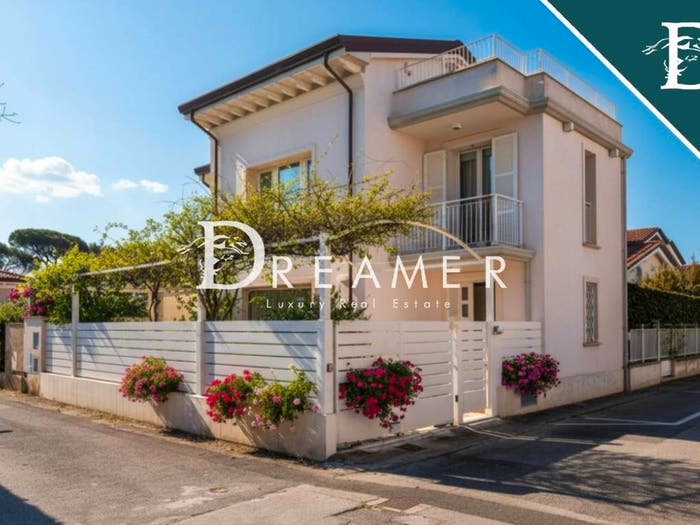 Appartamento con 6 locali in vendita in Via Piave, Centro, Forte dei Marmi