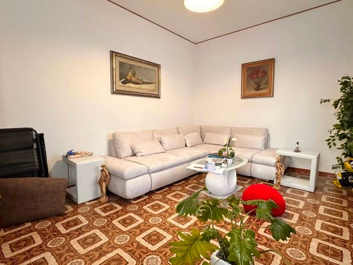 Casa con 6 locali in vendita in Viale Bidente, Ronco, Forlì