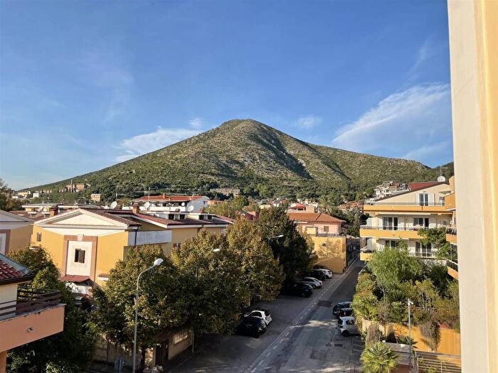 Appartamento trilocale in vendita in VIA QUERCIONE, San Leucio Briano, Caserta