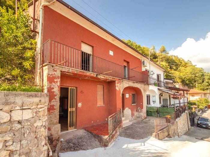 Casa con 5 locali in vendita in Via Nazionale, Centro, Pratella