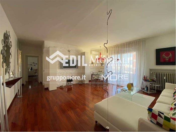 Appartamento quadrilocale in vendita in Via Biagi, Villaggio Giardino, Modena