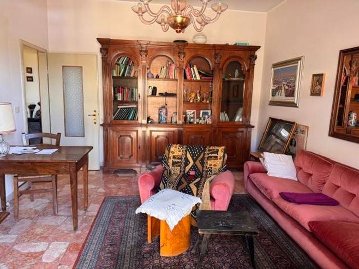 Appartamento quadrilocale in vendita in Via Giovanni Battista Amici, Viali, Modena