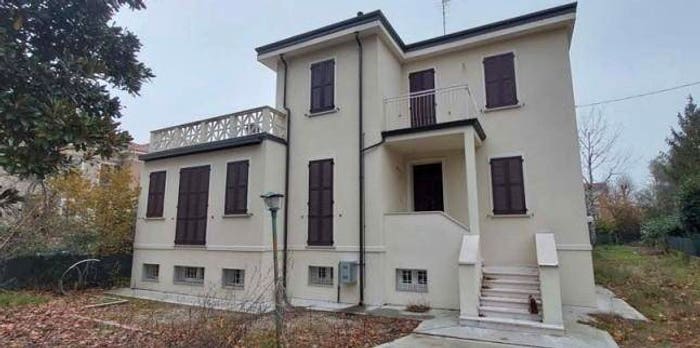 Casa con 5 locali in vendita in Via Circonvallazione, Centro, Mirandola