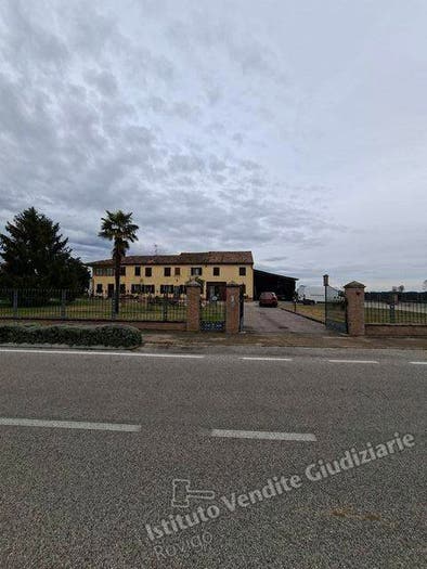 Casa con 6 locali in vendita in Via San Salvaro n, Urbana