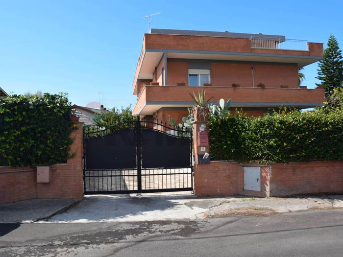 Casa quadrilocale in vendita in Via Tanaro, Tor San Lorenzo Nuova California, Ardea