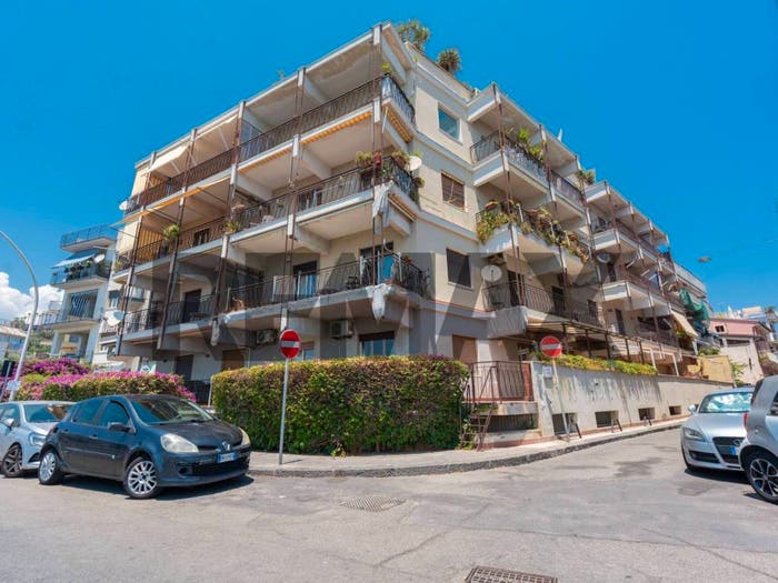Appartamento quadrilocale in vendita in Lungomare Dei Ciclopi, Aci Trezza, Aci Castello