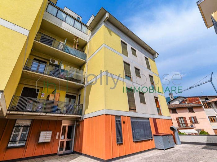 Appartamento quadrilocale in vendita in Via Mosconi, Leffe