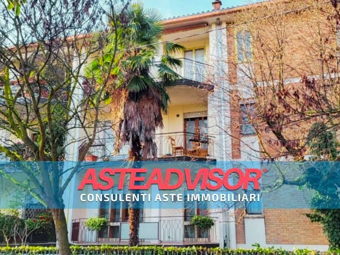 Appartamento con 6 locali in vendita in Via Enrico Bernardi, Santissima Trinità, Padova