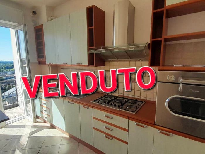 Appartamento trilocale in vendita in Via Roma, Lambrugo