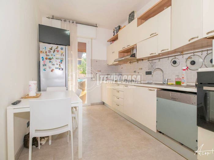 Appartamento quadrilocale in vendita in Via Emilia Est, Sant'Agnese Università, Modena