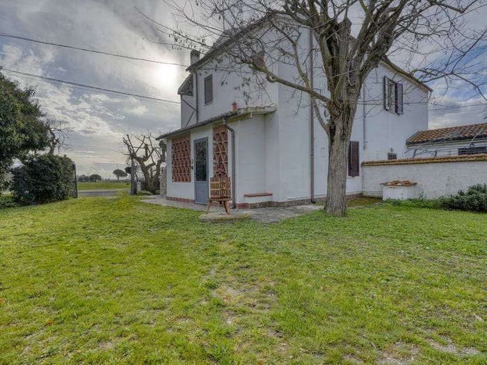Casa con 6 locali in vendita in Via della Bonifica, Riotorto, Piombino