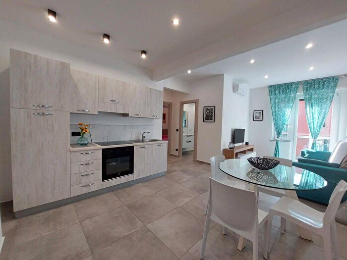 Appartamento trilocale in vendita in Via Francesco Petrarca, Loano