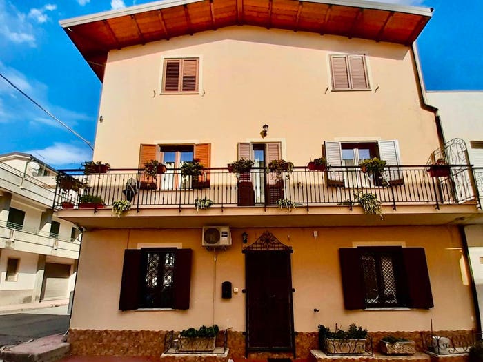 Casa con 6 locali in vendita in Via Firenze, Centro, Botricello