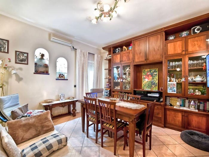 Appartamento trilocale in vendita in Via Benedetto Cairoli, Centro, Marino
