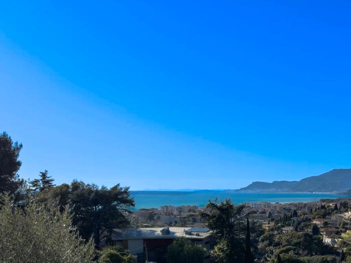 Casa con 5 locali in vendita in Zona Collinare, Bordighera