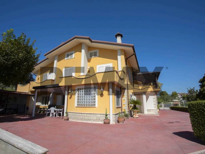 Casa con 6 locali in vendita in Cassino