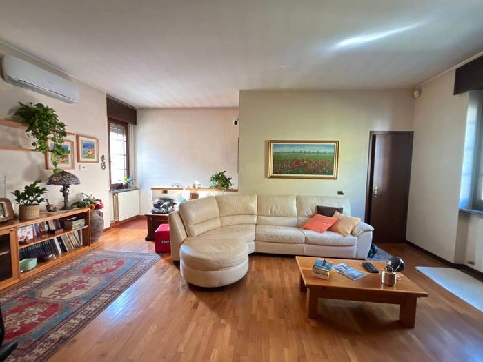 Appartamento quadrilocale in vendita in Via Giacomo Matteotti, Centro, Pero