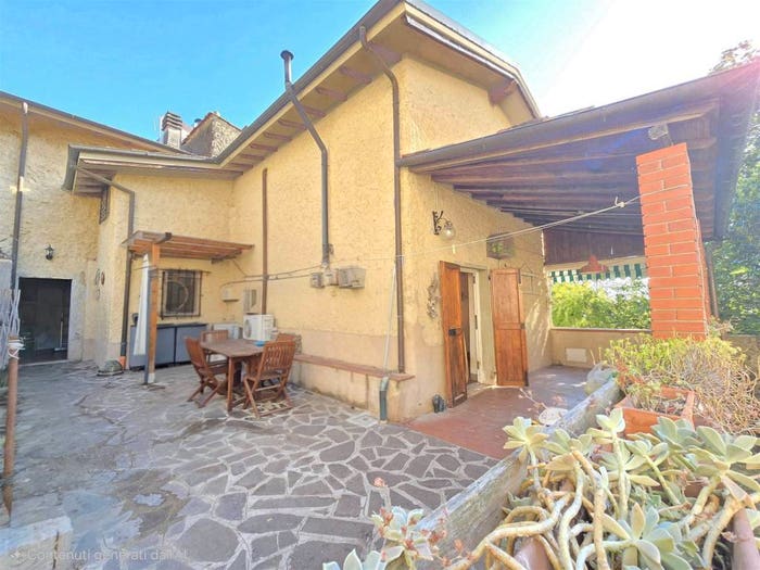 Casa con 6 locali in vendita in Camaiore Paese, Camaiore