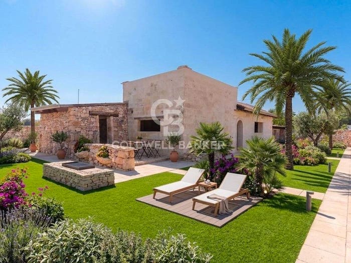 Casa con 6 locali in vendita in Via Soleto, Martano