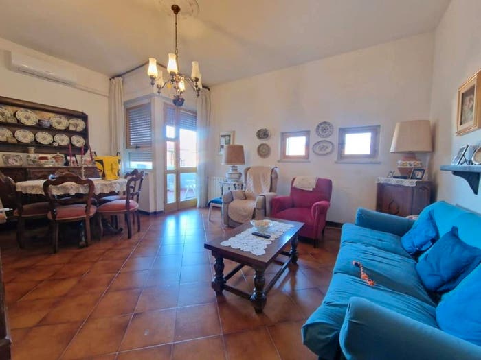 Appartamento con 6 locali in vendita in Marina di Carrara, Carrara