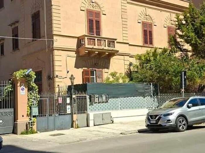 Appartamento quadrilocale in vendita in Via Imperatore Federico, Fiera, Palermo