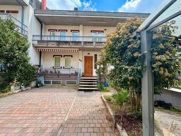 Casa con 6 locali in vendita in Via Generale Antonio Gandin, Centro, Avezzano
