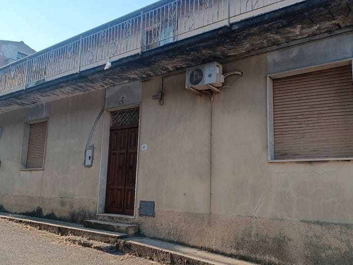 Appartamento quadrilocale in vendita in Via Gaetano Donizetti, Centro, Girifalco