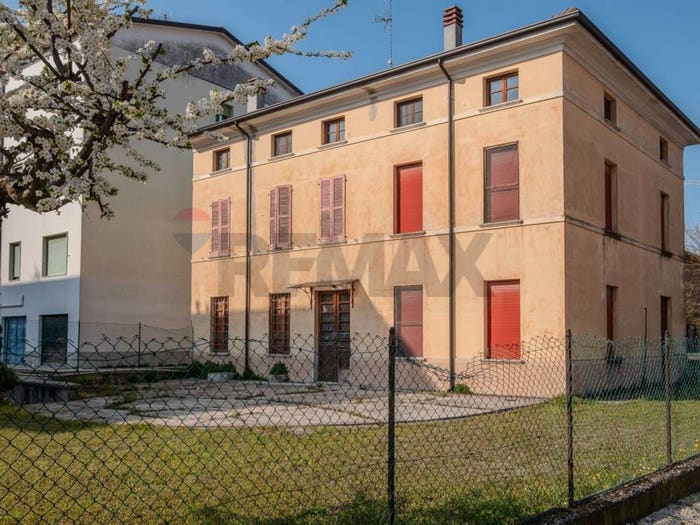 Casa con 6 locali in vendita in via bonfiglio, Centro, Castel Goffredo