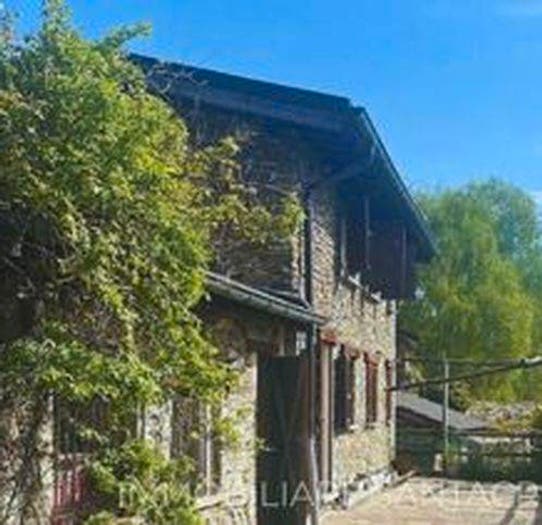 Casa quadrilocale in vendita in Cangili, Maccagno con Pino e Veddasca