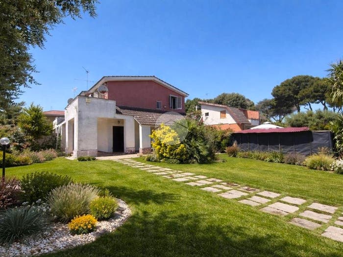 Casa quadrilocale in vendita in Via Raffaello Sanzio, Villaggio Giornalisti Poggio, Anzio
