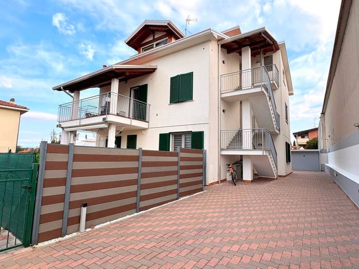 Casa trilocale in vendita in Via Leonardo da Vinci, Caronno Varesino
