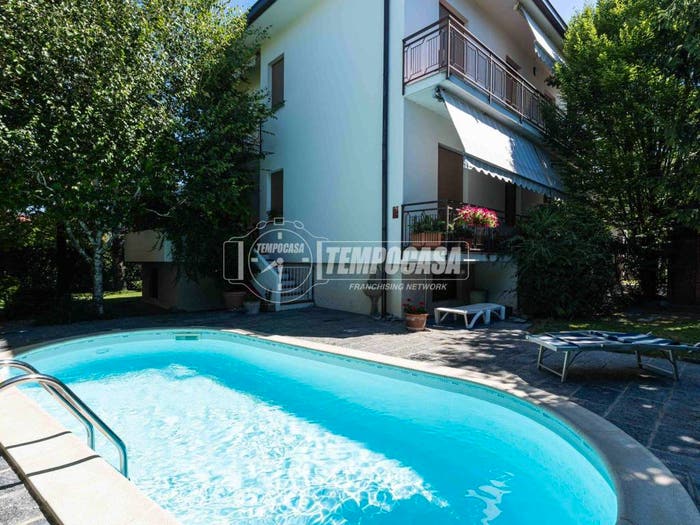 Casa quadrilocale in vendita in Via Carlo Porta, Centro, Merone