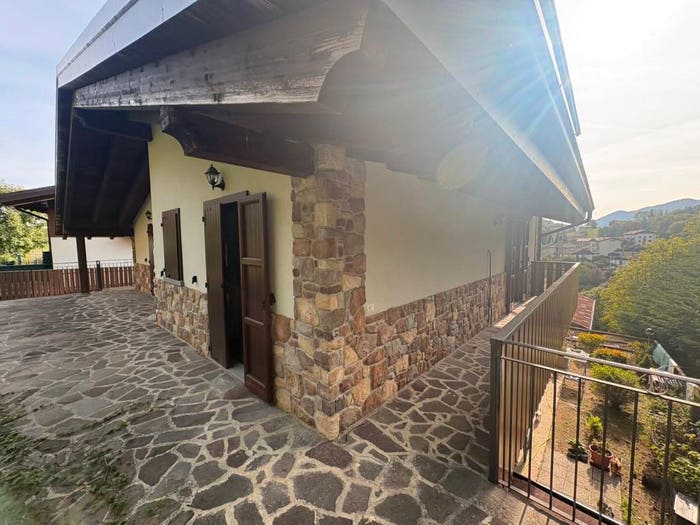 Appartamento trilocale in vendita in Via Poggio Ama, Selvino